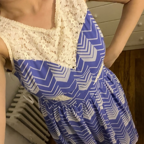 Dress - Picture 5 of 5